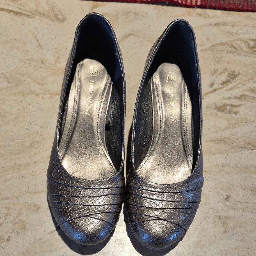 Denver Hayes Metallic Gray Heels Size 7
